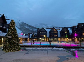 Just Remodeled! The Draper ·Rare Lux Ski in Ski out Best Location Porch & views